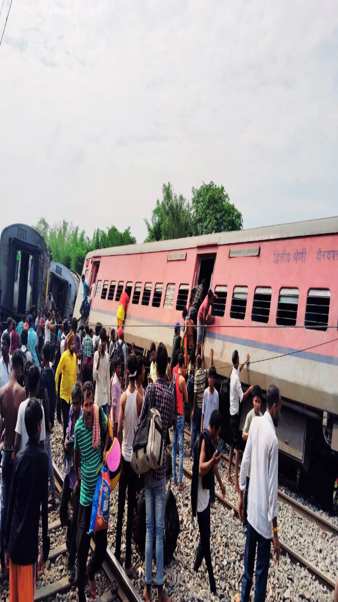 8 coaches of the Chandigarh-Dibrugarh Express derailed near Gonda in Uttar Pradesh 