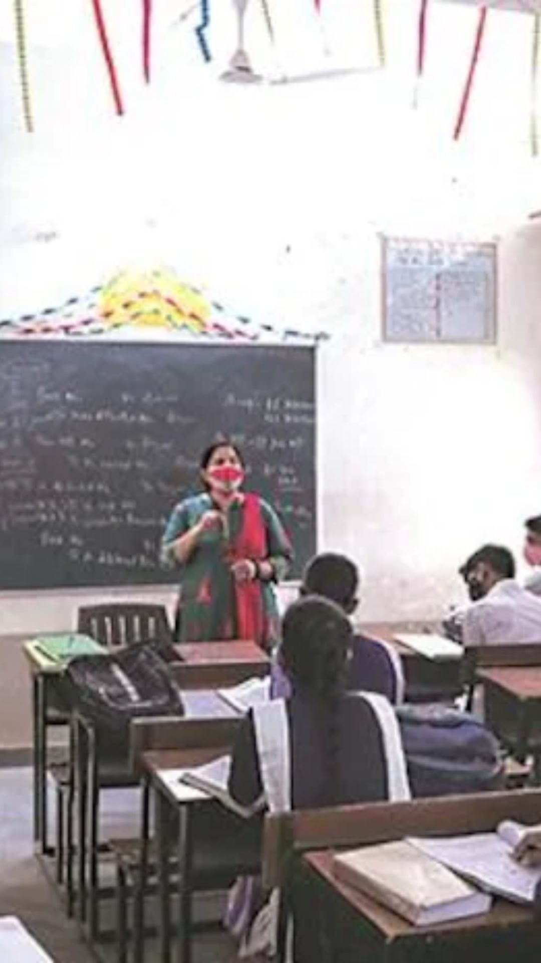 What is the minimum salary for a teacher in India after passing CTET exam?
