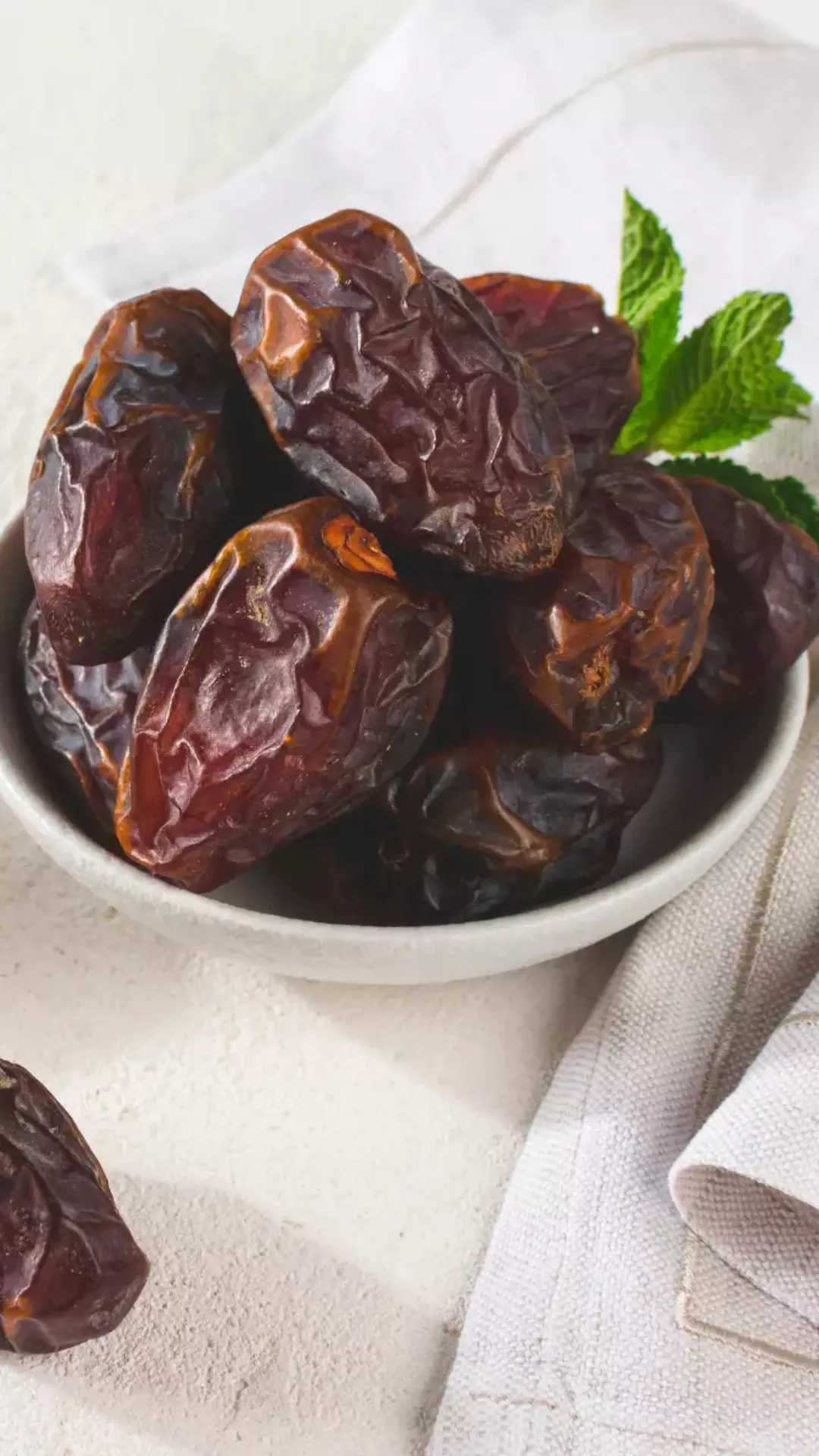 5 health benefits of eating soaked dates every morning