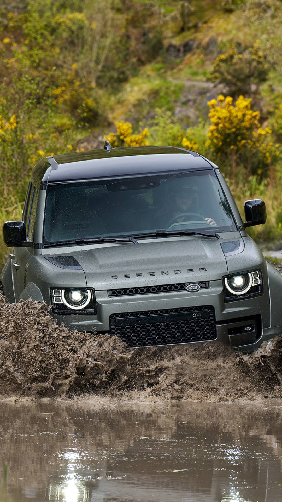 Land Rover Defender Octa revealed: Top features here