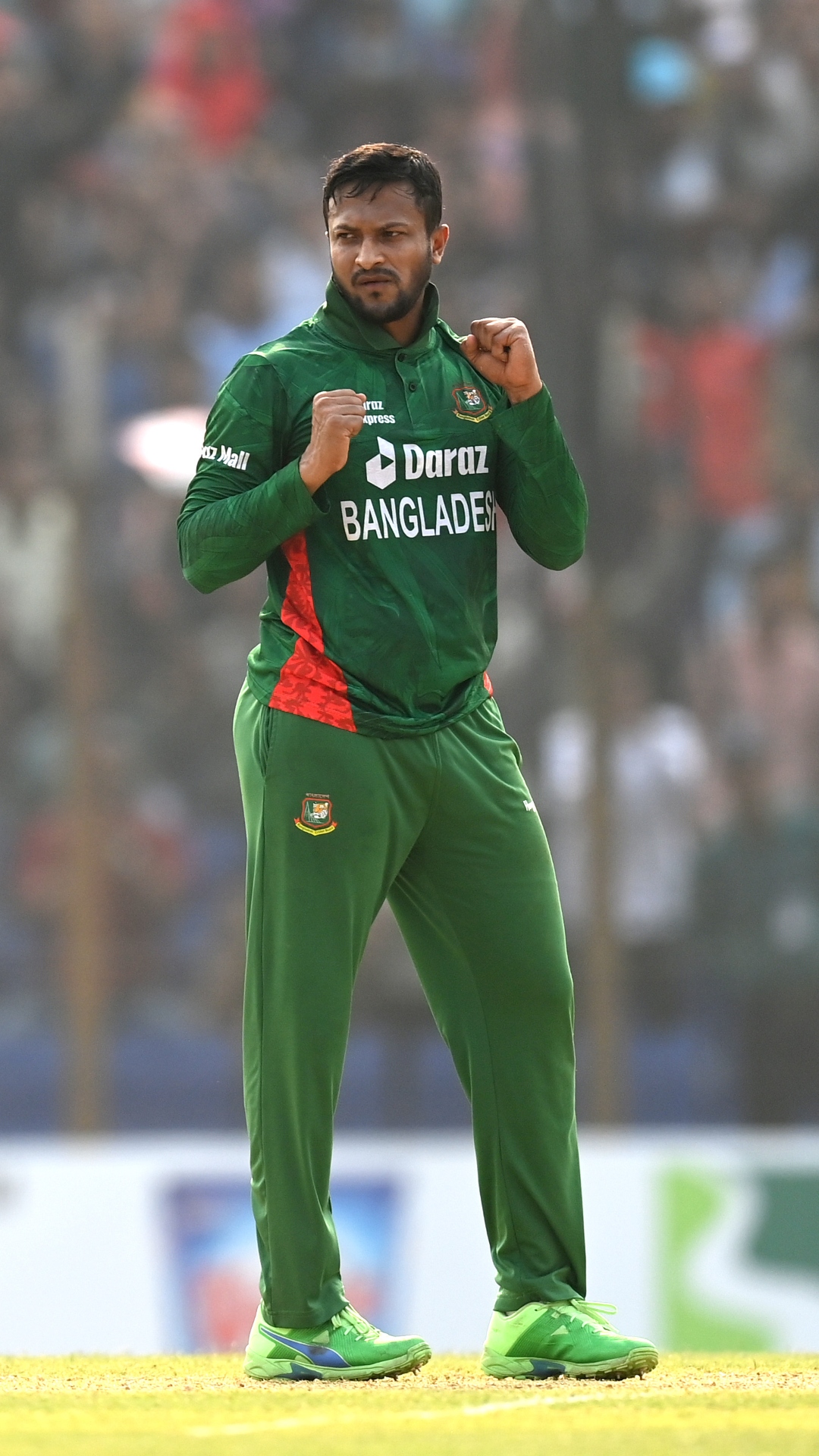 Most wickets by spinners in International cricket, Shakib Al Hasan surpasses legend