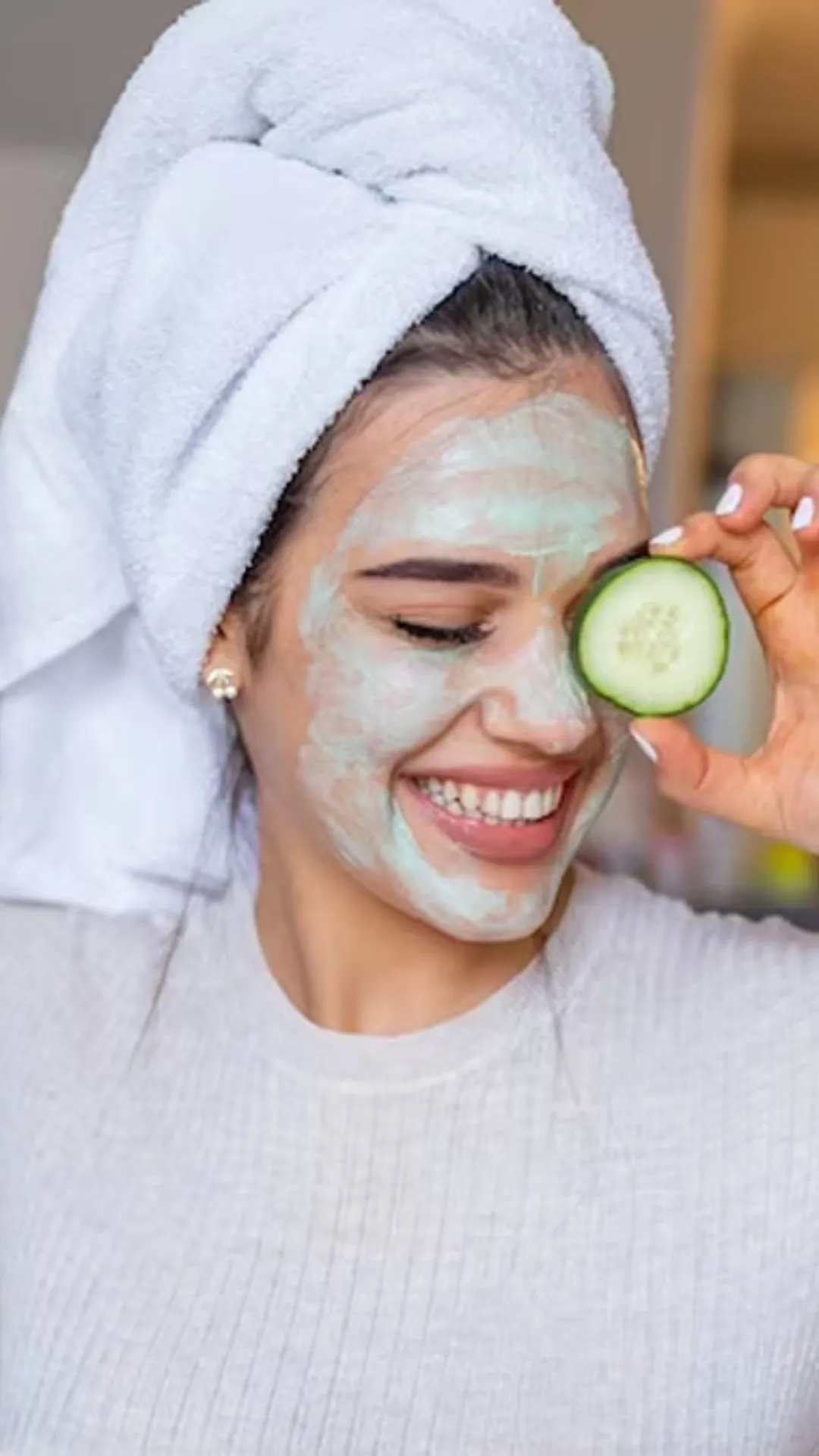 5 skin tightening face masks for women in 40s