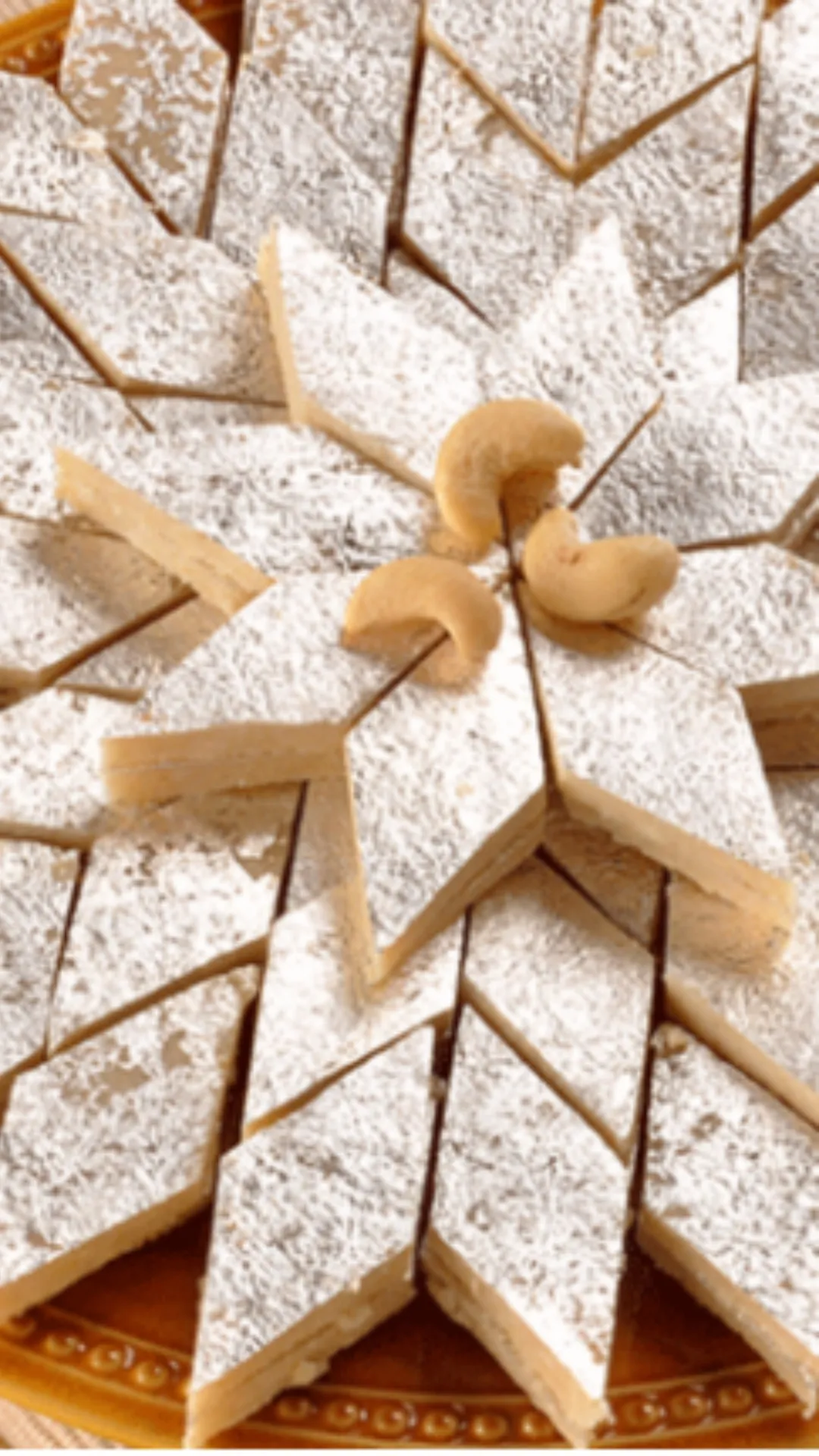 Take out the dough very lightly, cut it into diamond shapes and apply the silver vark for presentation.