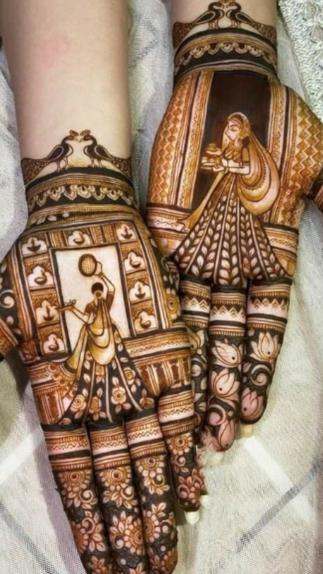 Simple yet beautiful Mehndi designs for Karwa Chauth celebration 