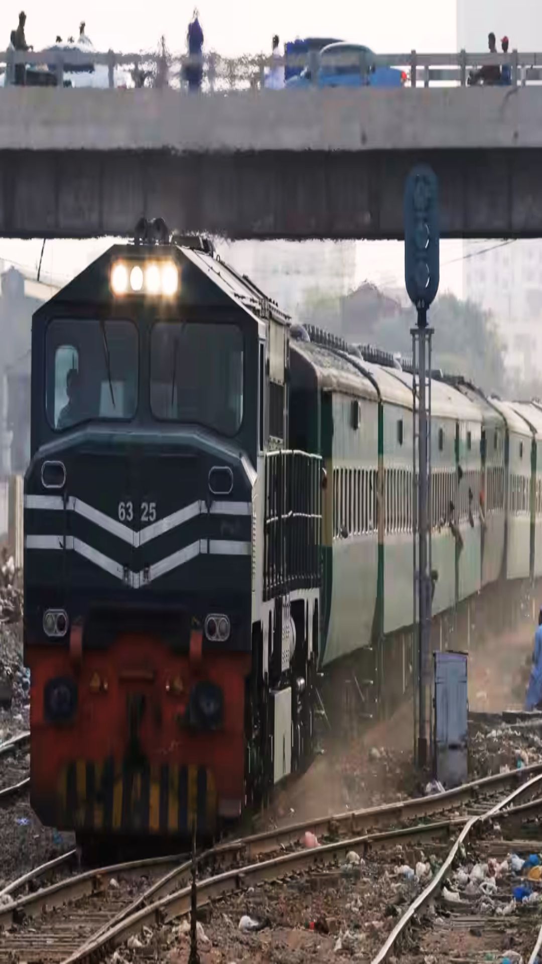 From longest to luxurious, 7 interesting facts about Pakistani trains

