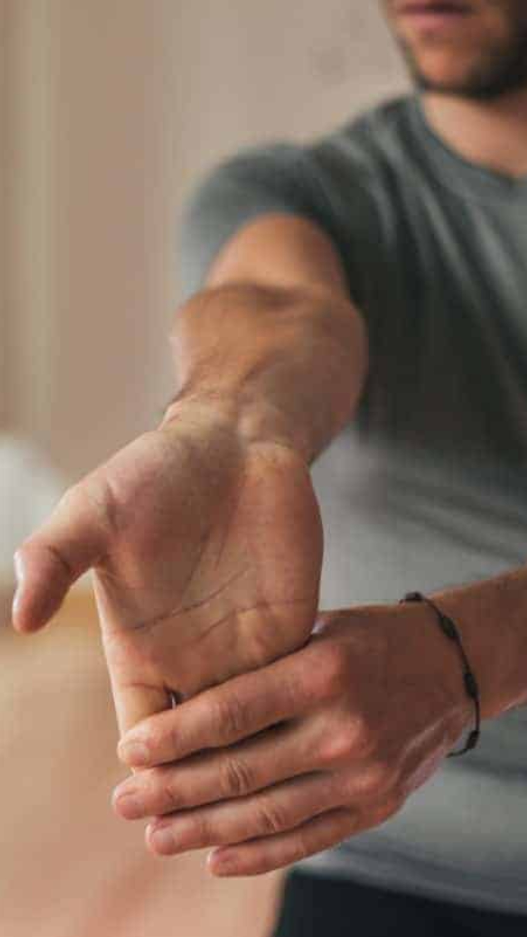 5 easy hand exercises to do while walking