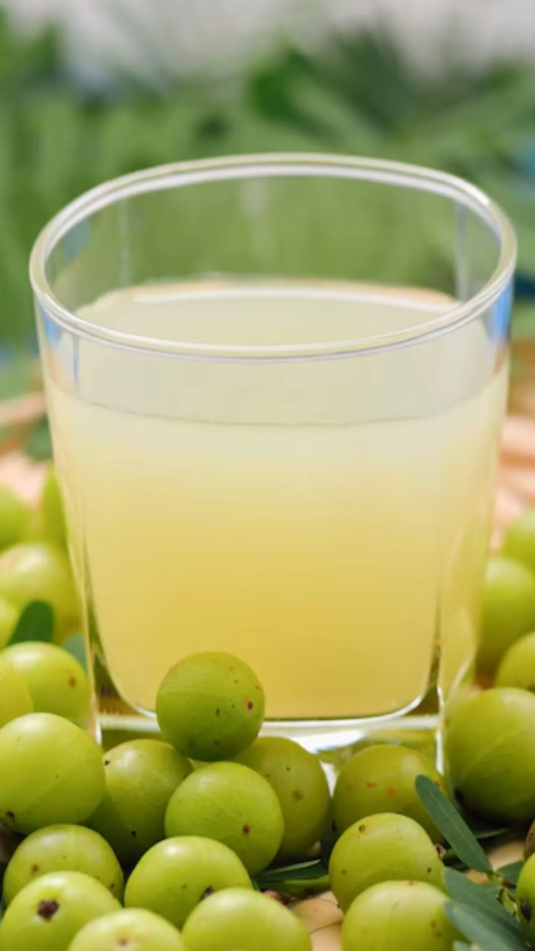 7 reasons why you should drink amla shots every day