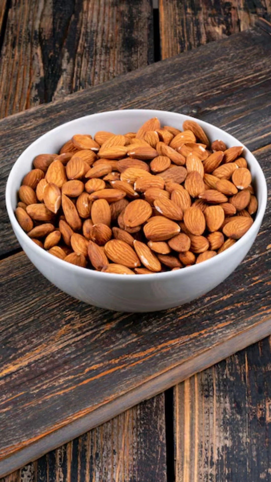 5 reasons why you should add soaked almonds to your diet