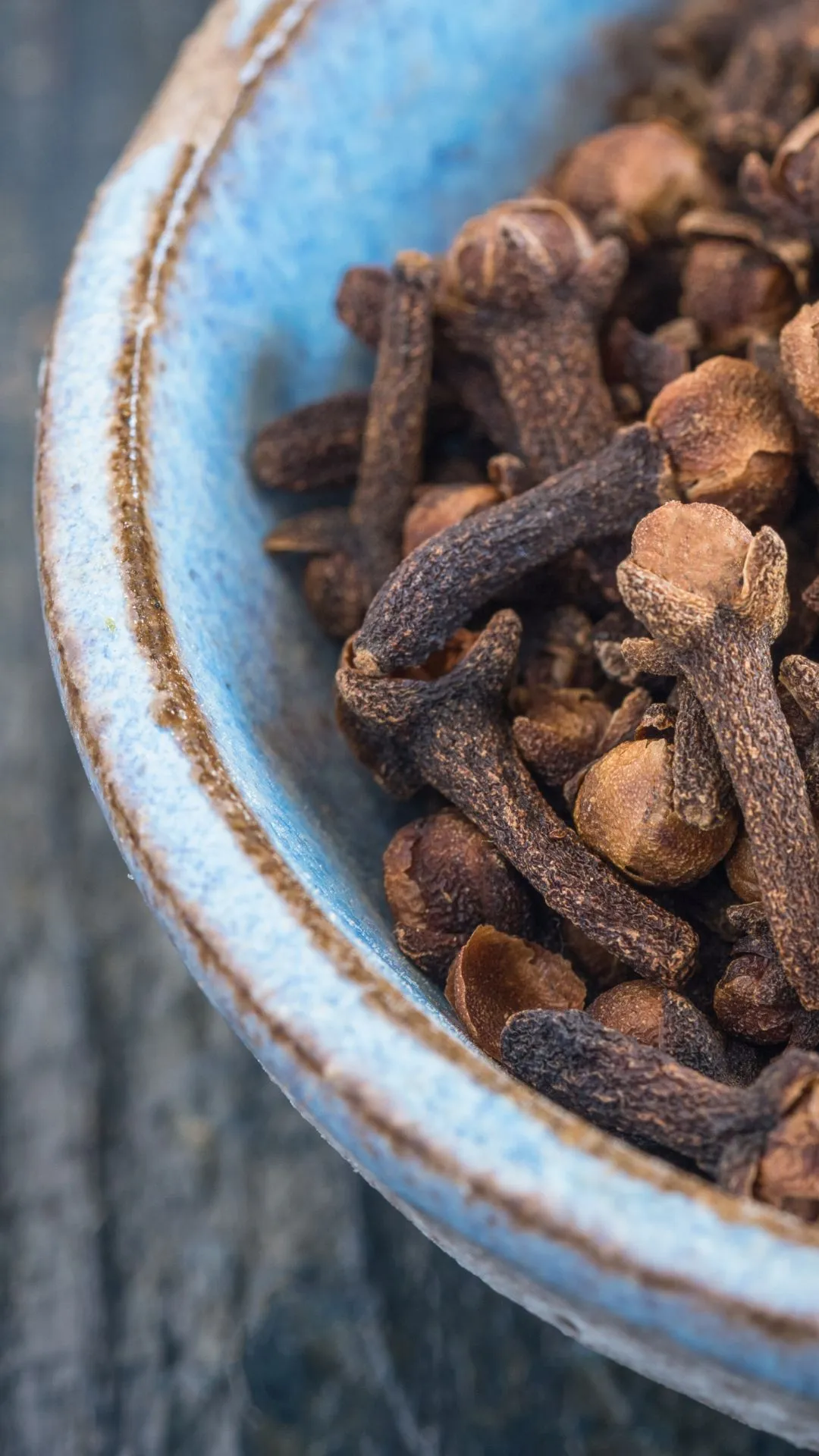 5 reasons why you should chew cloves every day