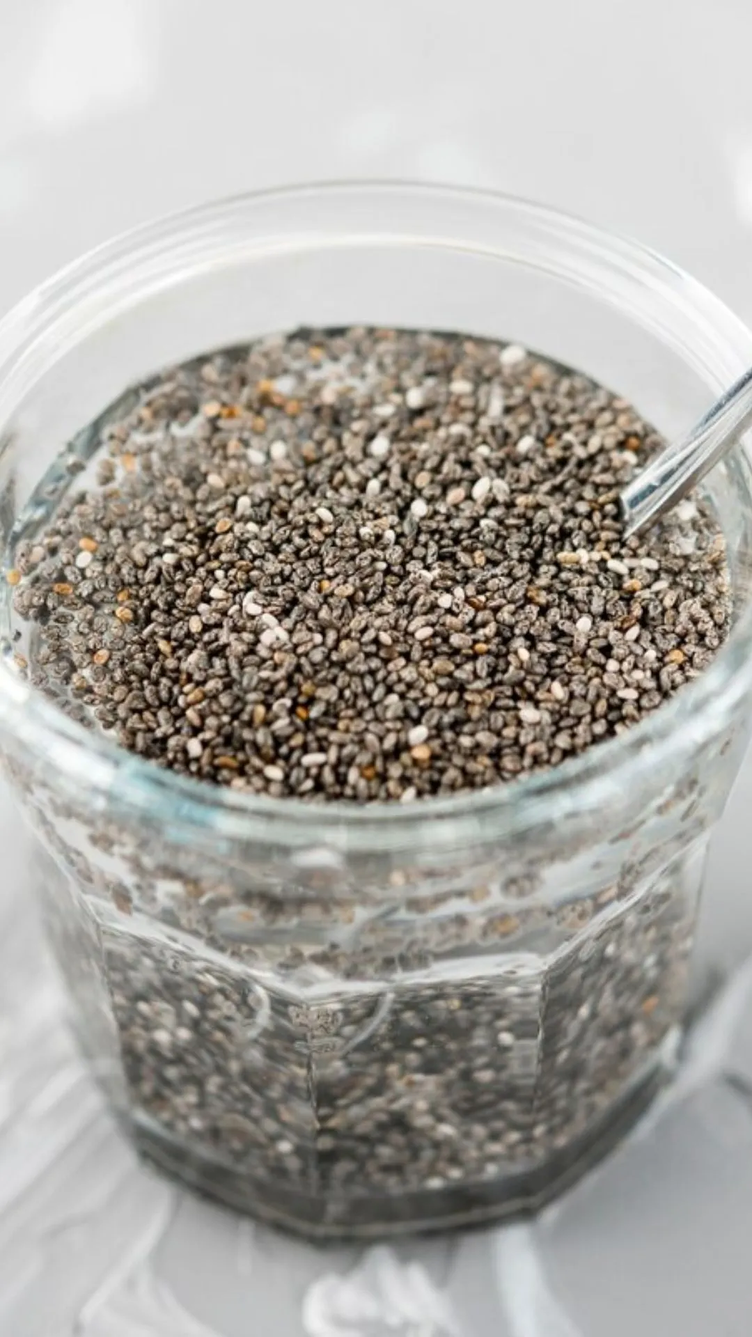5 reasons why you shouldn't eat chia seeds without soaking