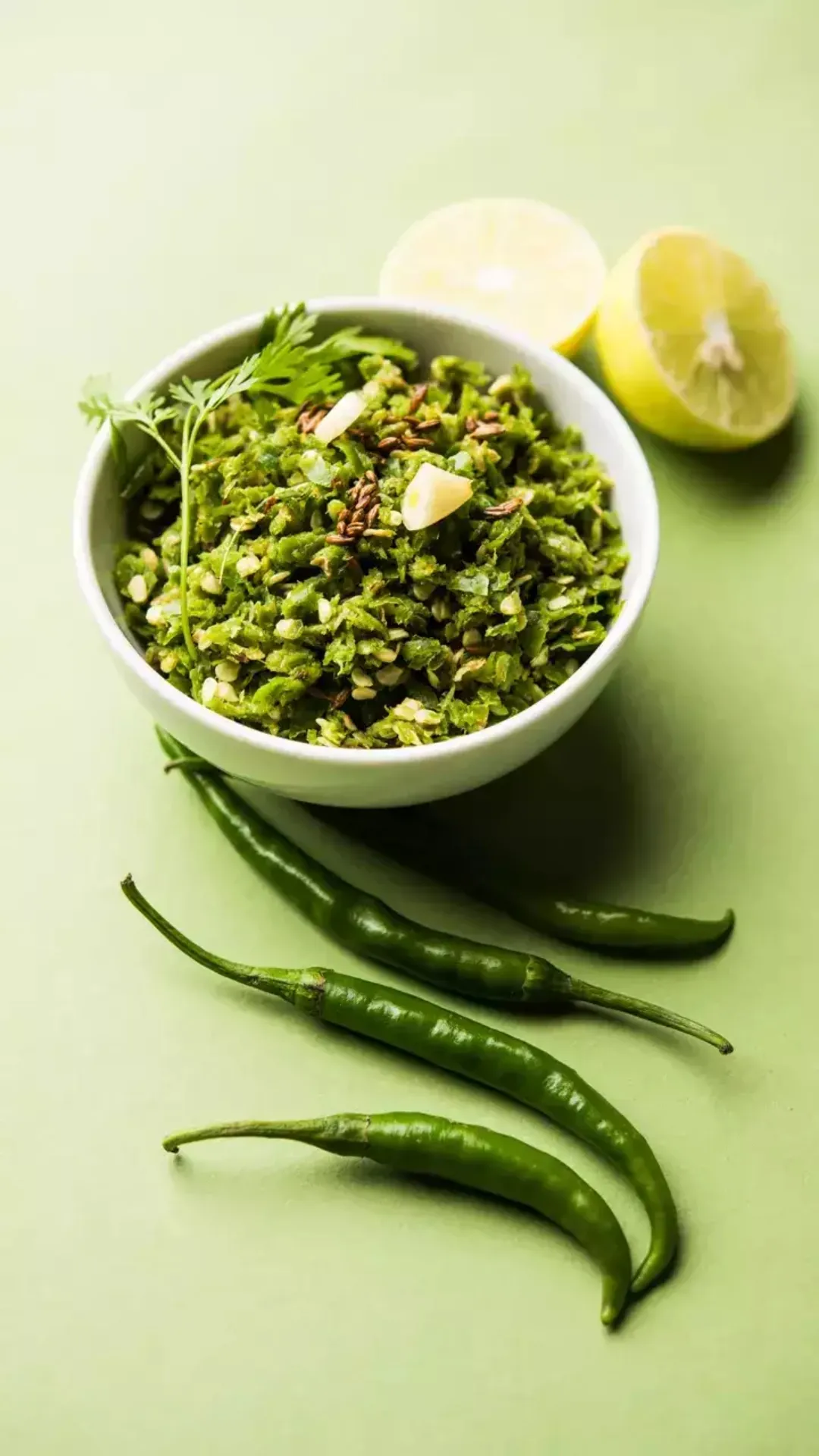 5 easy steps to make Maharashtrian Green Chilli Thecha