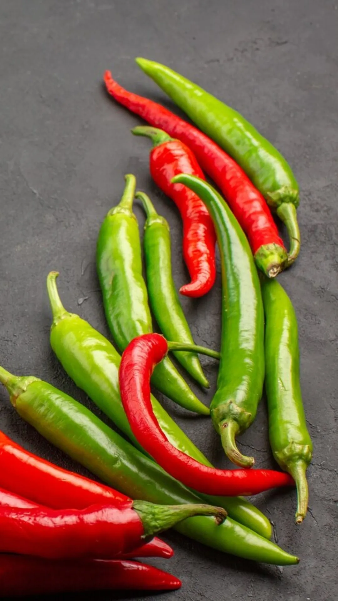 Green Chilli vs Red Chilli: Which is more beneficial for your health?