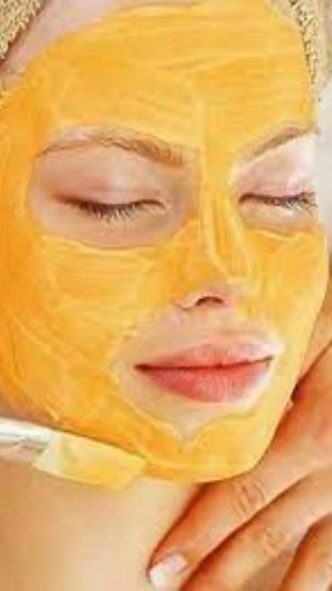 Suitability: Besan is ideal for most skin types, while Multani Mitti is particularly suited for oily and acne-prone skin types.