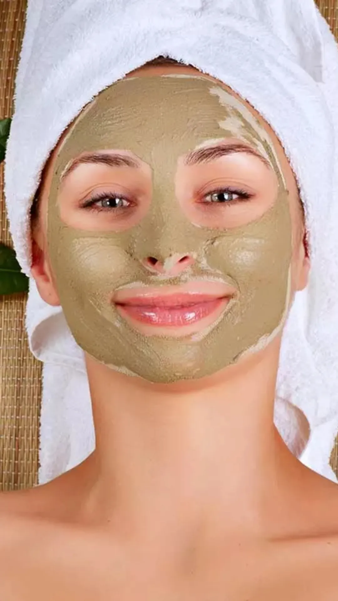 Oil Control: Besan is great for dry to normal skin, but Multani Mitti is the go-to for oily and acne-prone skin, as it helps to control sebum production.
