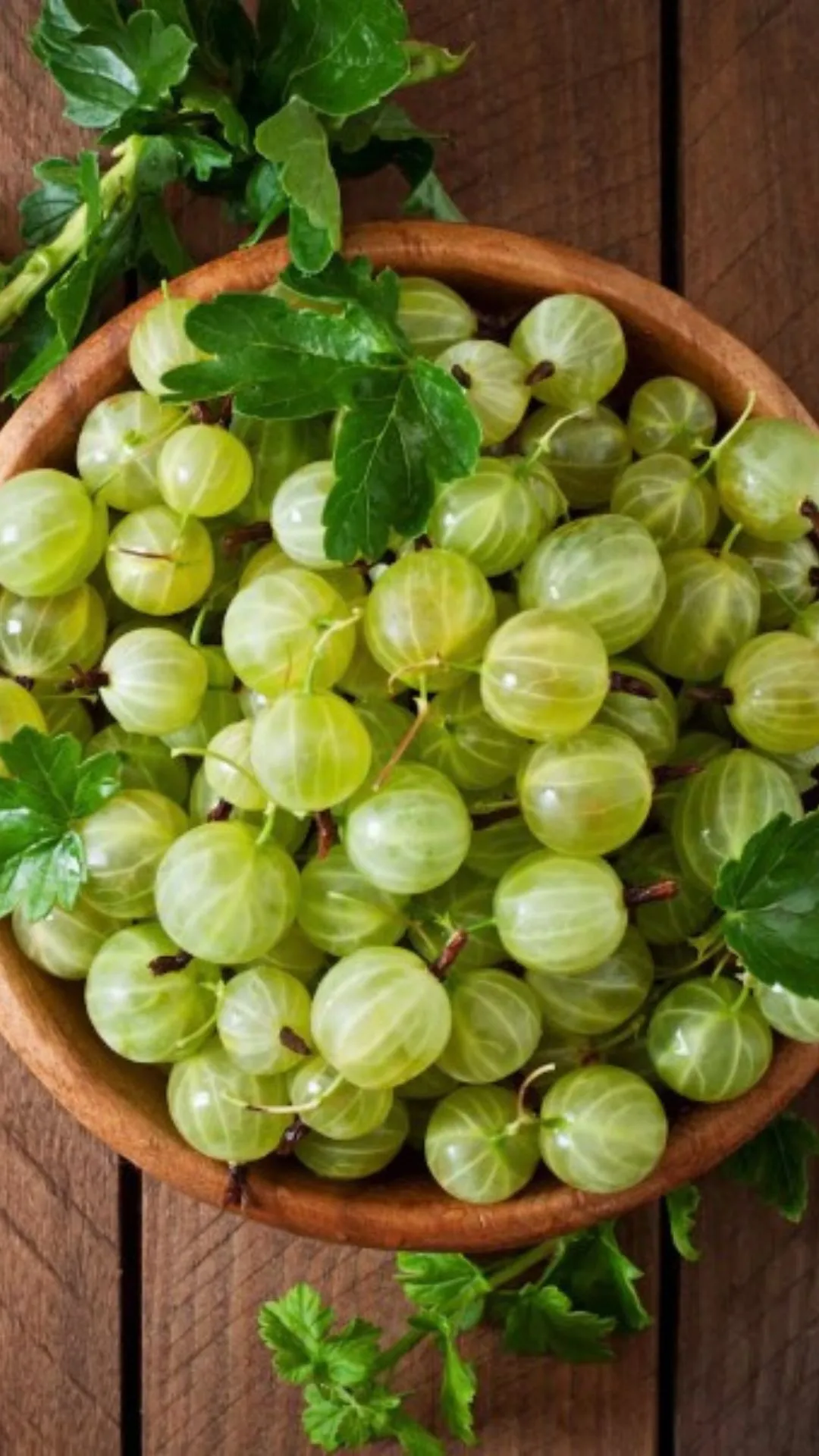 1. Packed with Vitamin C and antioxidants, Amla helps in lowering oxidative stress in the liver, thereby promoting detoxification. For best results, one should eat 1-2 raw amlas or consume 20-30 ml fresh amla juice everyday on an empty stomach.