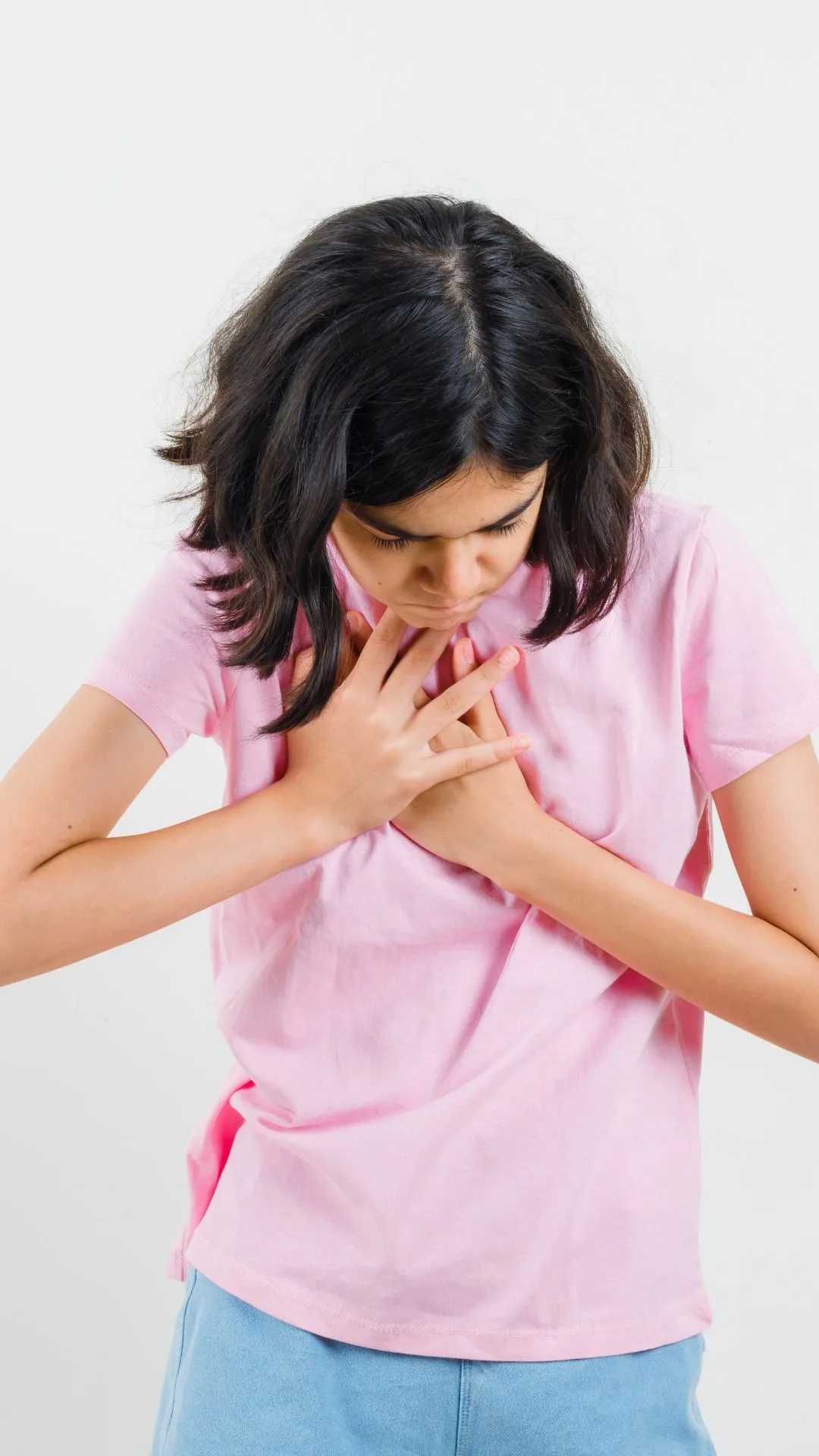 1. Kids may be breathing faster than usual or appear to be struggling to breathe. You might notice nostrils flaring, grunting, or the chest or neck muscles pulling in with each breath.