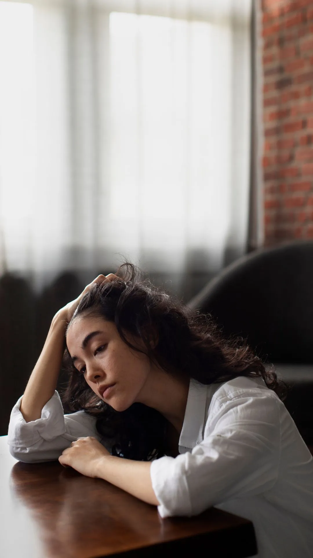 1. Daylight disappears faster than we expect: By December, mornings start in the dark and evenings close early. That lack of light quietly interferes with the body clock, which can make stress hormones hang around longer than usual. You might not feel anxious, just more easily drained.