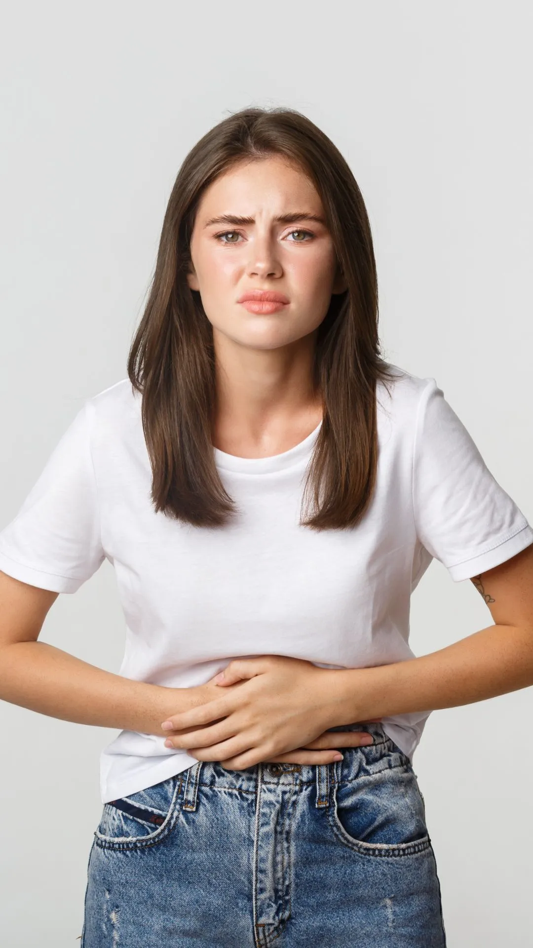Worst things to do on an empty stomach:
What you do before eating can impact digestion, blood sugar, energy and mood for the rest of the day. Many common habits can irritate your gut and trigger inflammation without you realising.