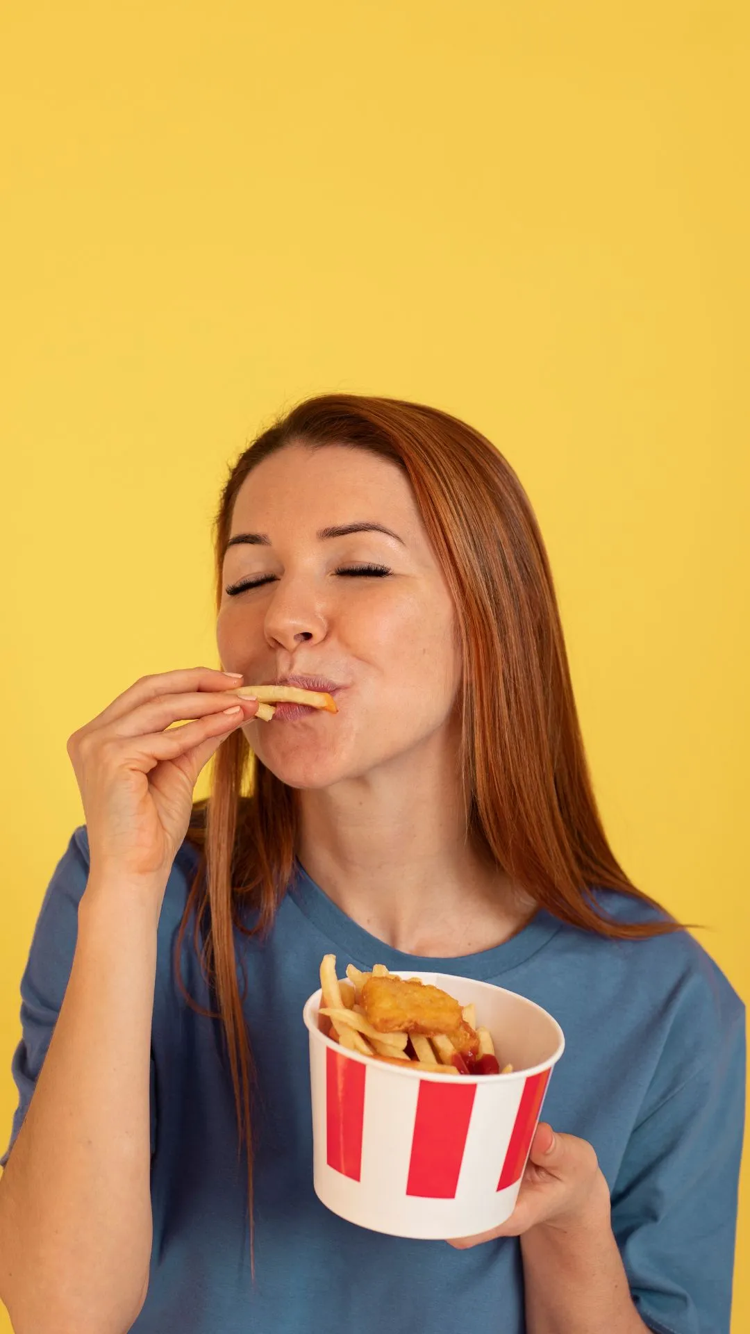 1. Snacking on ultra-processed foods throughout the day: Constant grazing on packaged, sugary, or highly processed foods keeps dopamine spikes short and shallow. You feel a quick hit, then a crash. Over time, real meals stop feeling satisfying, and the brain keeps asking for more stimulation.