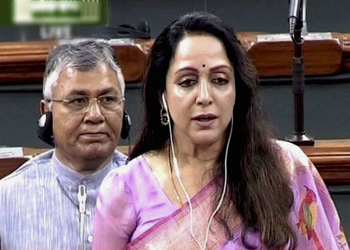 Hema Malini for separate courts to quickly dispose divorce cases |  Bollywood News â€“ India TV