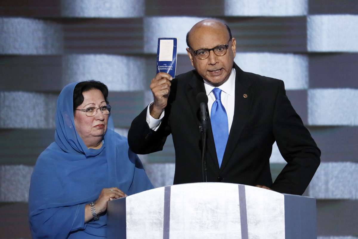 Dead Muslim soldier's father shakes up US presidential race World