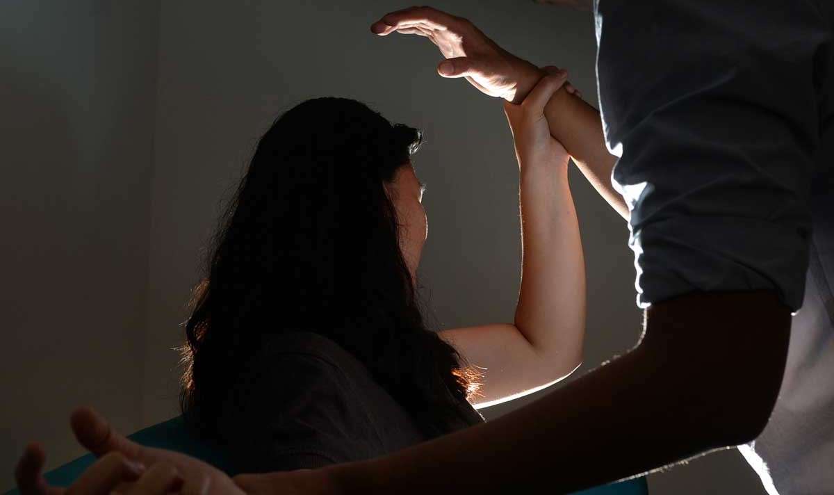 17-year-old budding actress alleges rape by ‘mentor’ for two years - IndiaTV