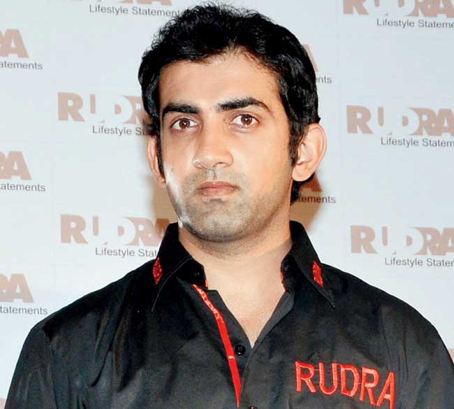 India's batsman Gautam Gambhir bats during a ICC Twenty20 Cricket World Cup  match between England and India in Colombo, Sri Lanka, Sunday, Sept. 23,  2012. (AP Photo/Gemunu Amarasinghe Stock Photo - Alamy