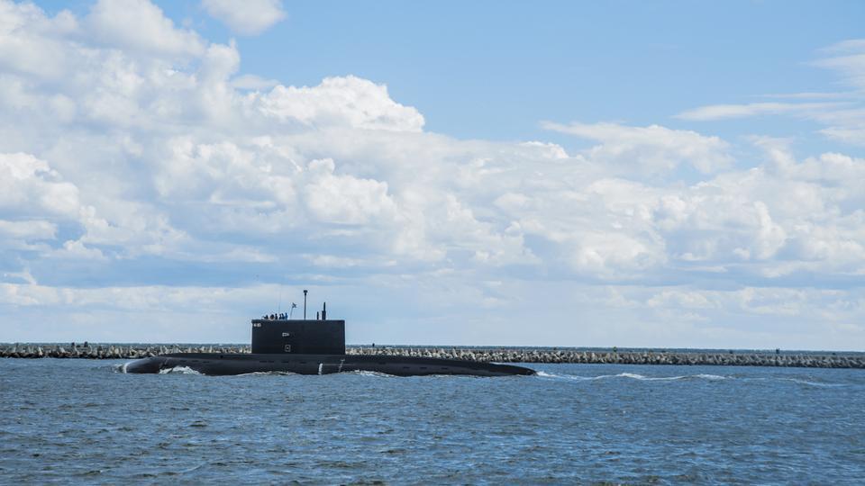 China's nuclear-powered submarine spotted docked at Pakistani port ...