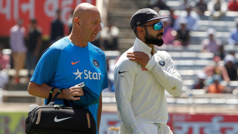 Virat Kohli walks off the field after suffering shoulder injury India TV