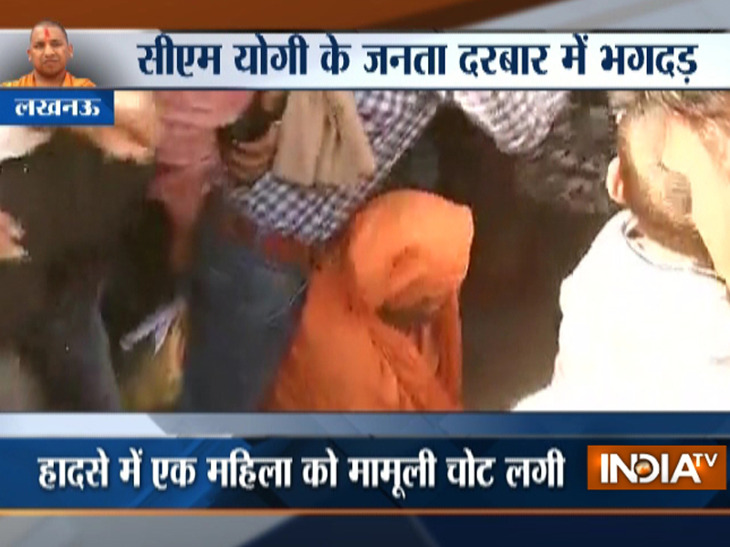 Chaos outside CM Yogi’s residence during ‘janata darbar’ – India TV