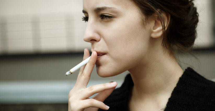 Dear women, please stop smoking. It may increase your heart attack risk. |  Lifestyle News – India TV