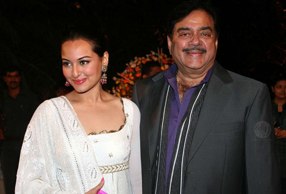 Shatrughan Sinha applauds daughter Sonakshi's performance in Noor |  Bollywood News – India TV
