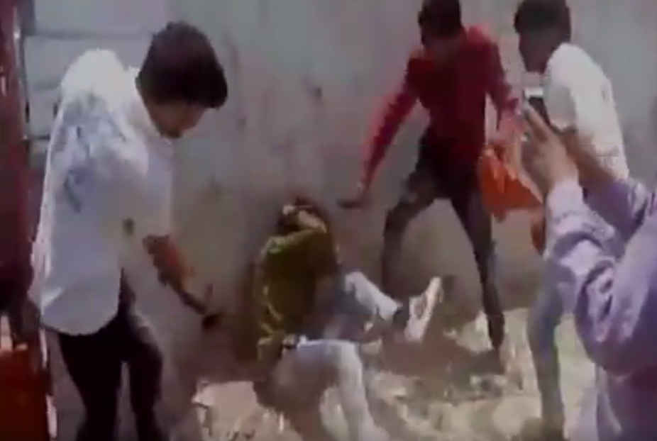 Watch Alleged Cow Vigilantes Thrash Man In Ujjain 2 Arrested – India Tv