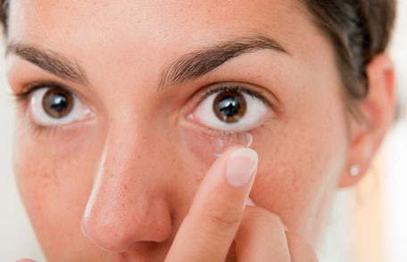 Woman has 27 contact lenses lodged in her eyes