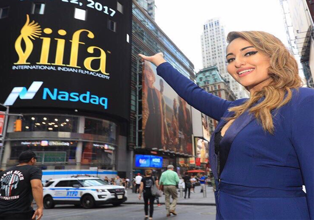 18th Iifa Awards 2017 Sonakshi Sinha Rings Nasdaq Bell In New York Latestbreaking News Today