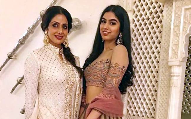 Sridevi with younger daughter Khushi Kapoor