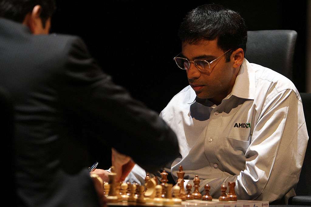 Viswanathan Anand draws with Hikaru Nakamura to stay in joint lead