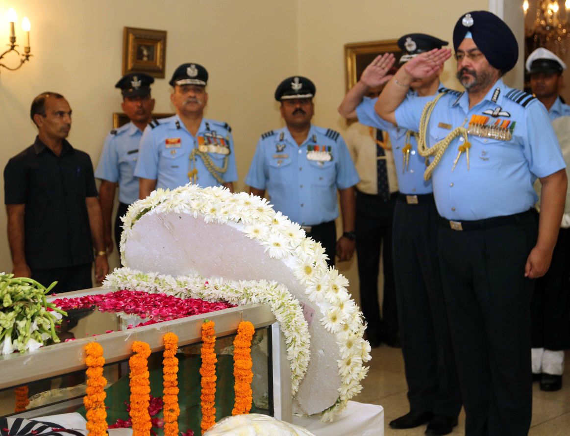 'IAF lost a legend and icon': Air Force Chief pays tribute to Arjan ...