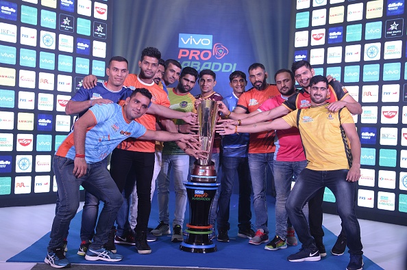 Pro Kabaddi Live Score: Gujarat Fortune Giants vs. Jaipur Pink Panthers, Panthers lead by one point at half time, Live Commentary and Match Updates