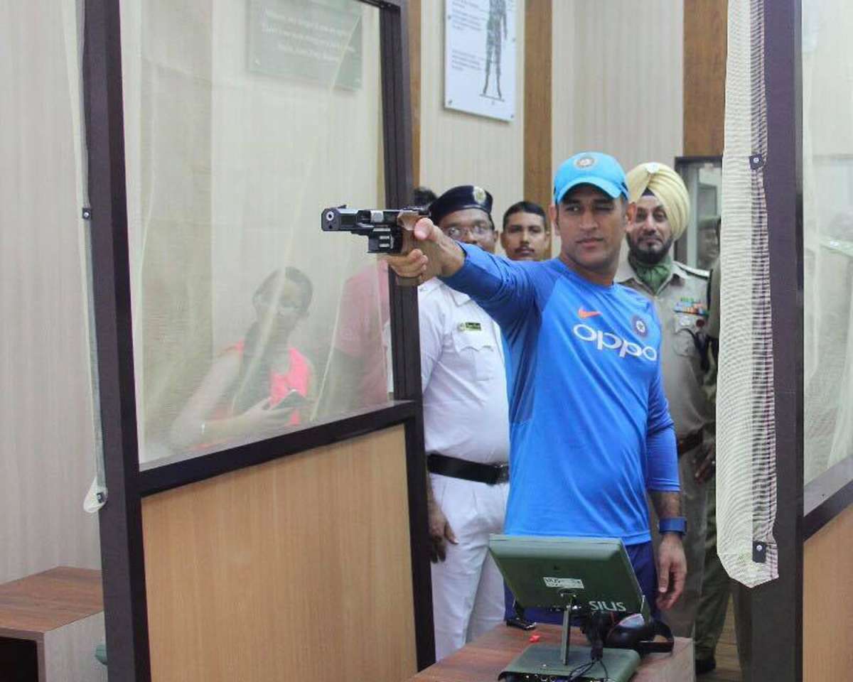 When MS Dhoni stumped Kolkata Police with his shooting skills India TV