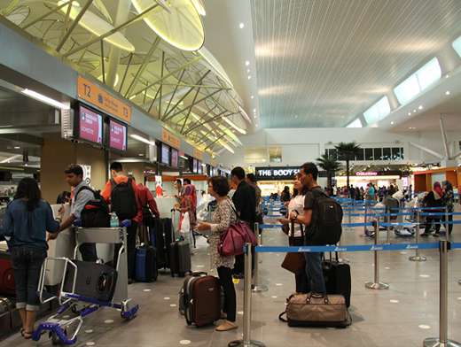 Airlines may soon bar passengers from carrying laptops in check-in ...