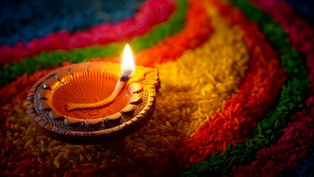 The 4 Essentials for Goddess Lakshmi's Entrance: A Guide for a Prosperous Diwali