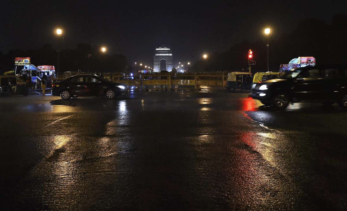 Rain, hail lash Delhi-NCR ahead of Holika Dahan; more showers likely during Holi celebrations | Video