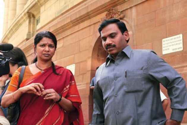 After Acquittal In 2g Spectrum Case Kanimozhi A Raja Get Rousing Welcome By Dmk Leaders India Tv 