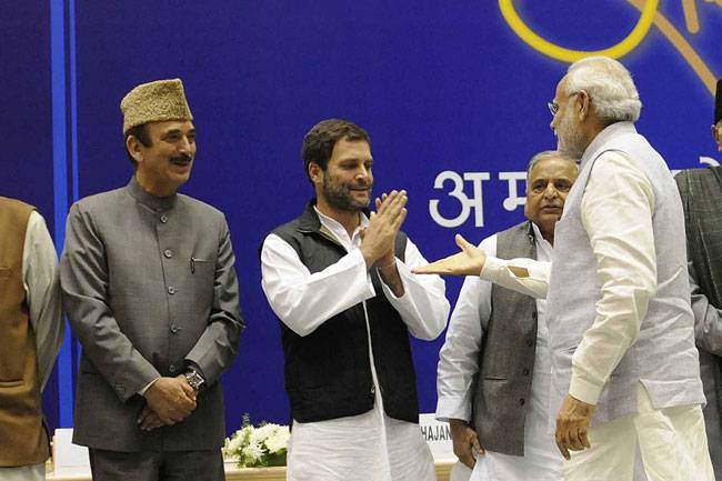 Monsoon Session: PM Modi's simplicity vs Rahul's VIP culture; Twitter abuzz  with reactions