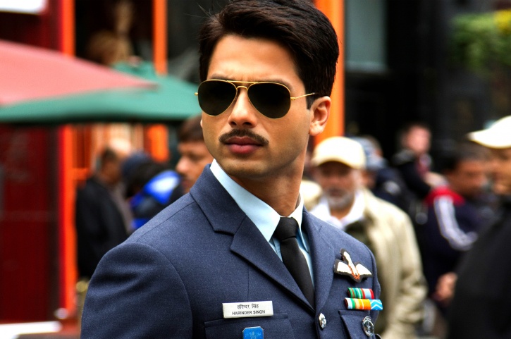 Shahid Kapoor Voted Sexiest Asian Man In Uk Poll India Tv 