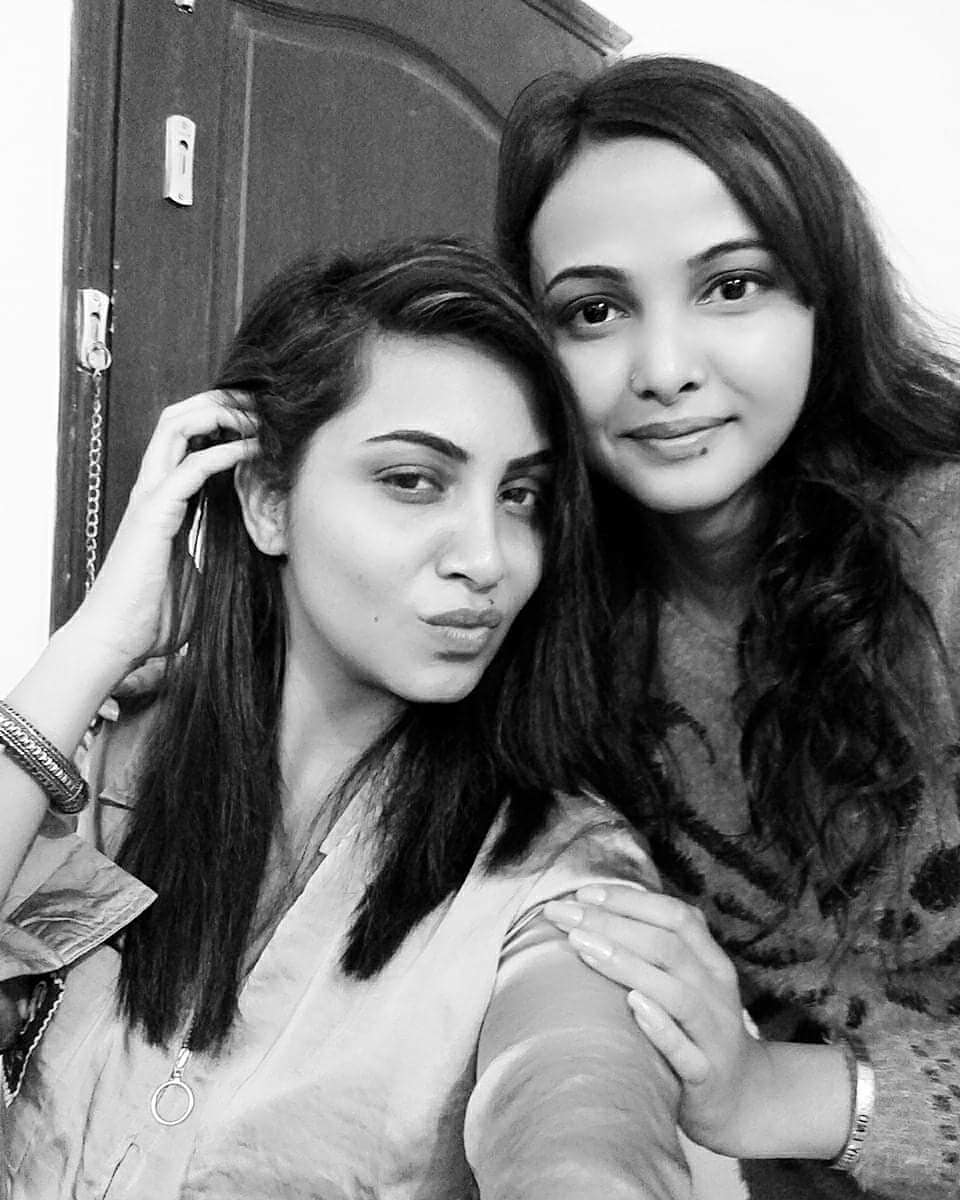 Bigg Boss 11 contestants Arshi Khan and Jyoti Kumari dance to the tunes of ‘Naah Goriye’, watch video