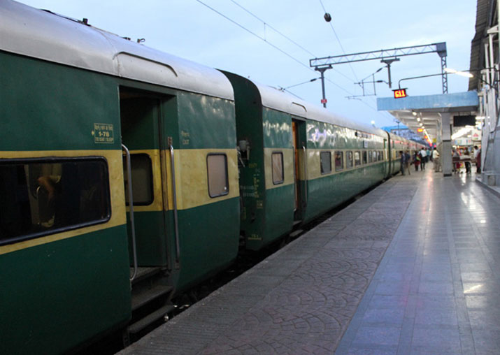 Bihar-bound Garibrath wrongly routed towards Aligarh, ASM suspended