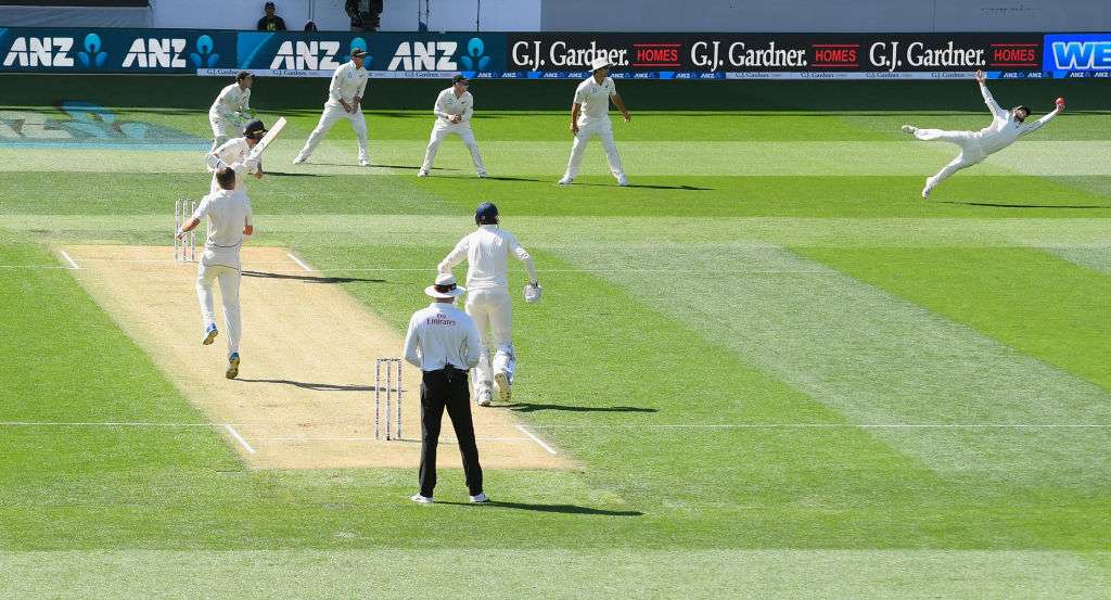Kane Willamson takes the catch off Stuart Broad during the 1st Test vs ENG