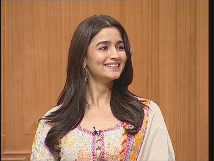 Aap Ki Adalat Alia Bhatt Has The Cutest Reaction To Viral Memes And Trolls About Her On Social 3177